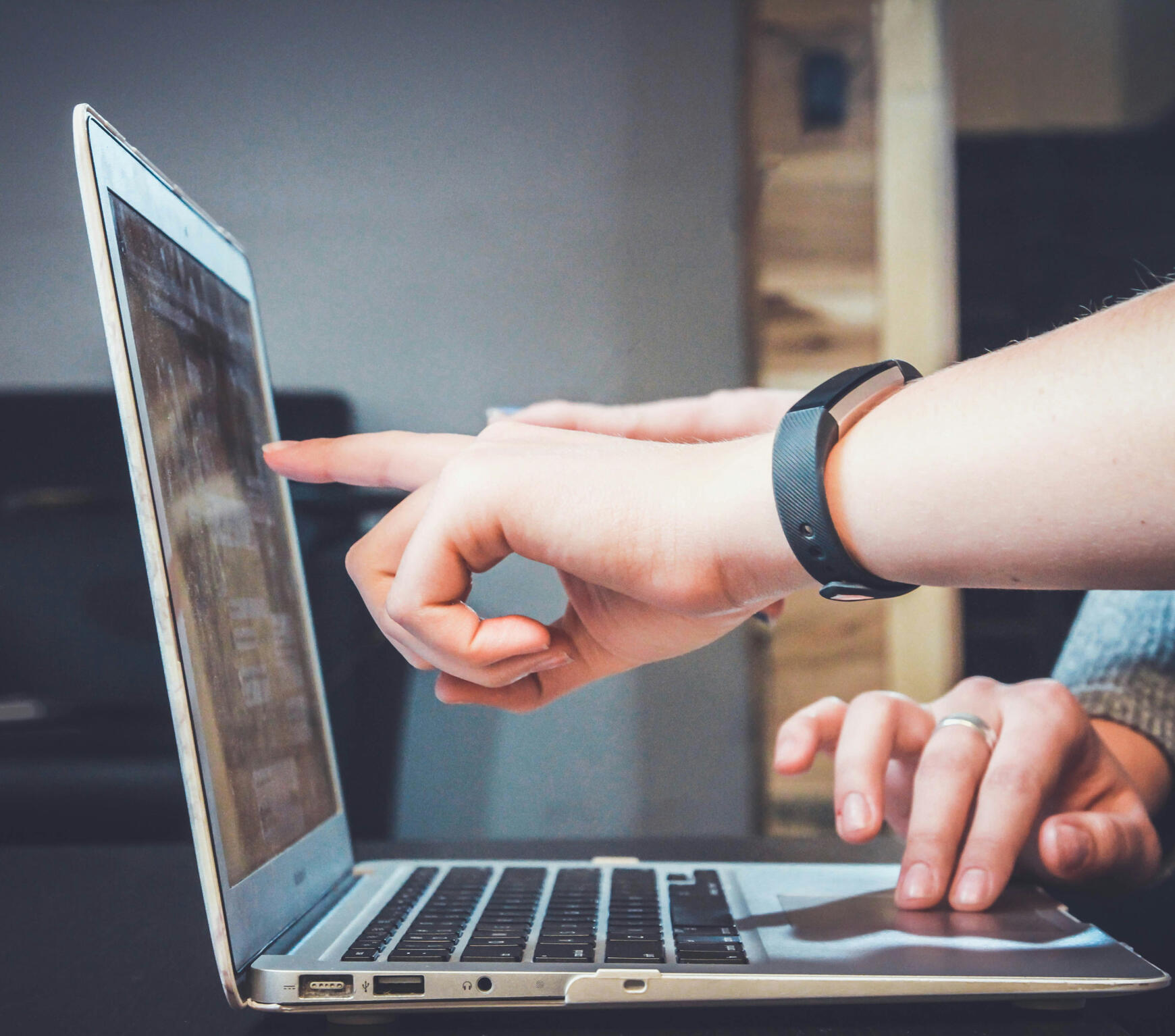 Advanced-diaper-monitoring-for-elderly-care Advanced-diaper-monitoring-for-elderly-care